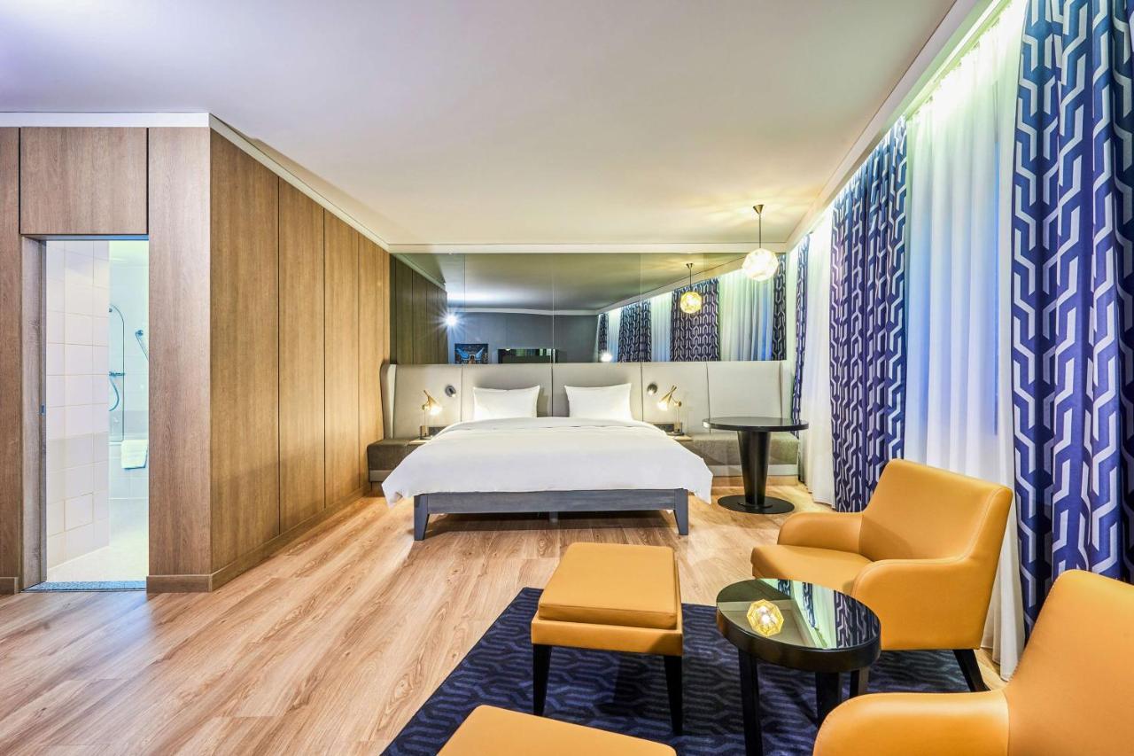 Radisson Blu Hotel, Kyiv City Centre Buitenkant foto